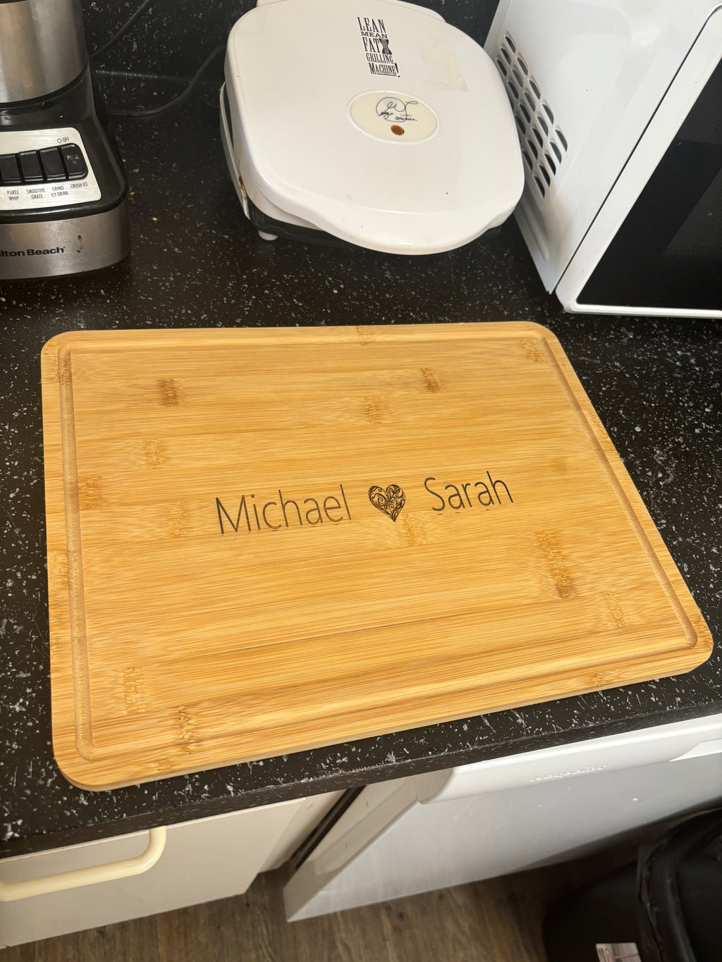 Personalized Bamboo Cutting Board with Romantic Engraving | Charcuterie Board | Perfect Gift for Couples.Tabla de Bambú 14.5”x11”