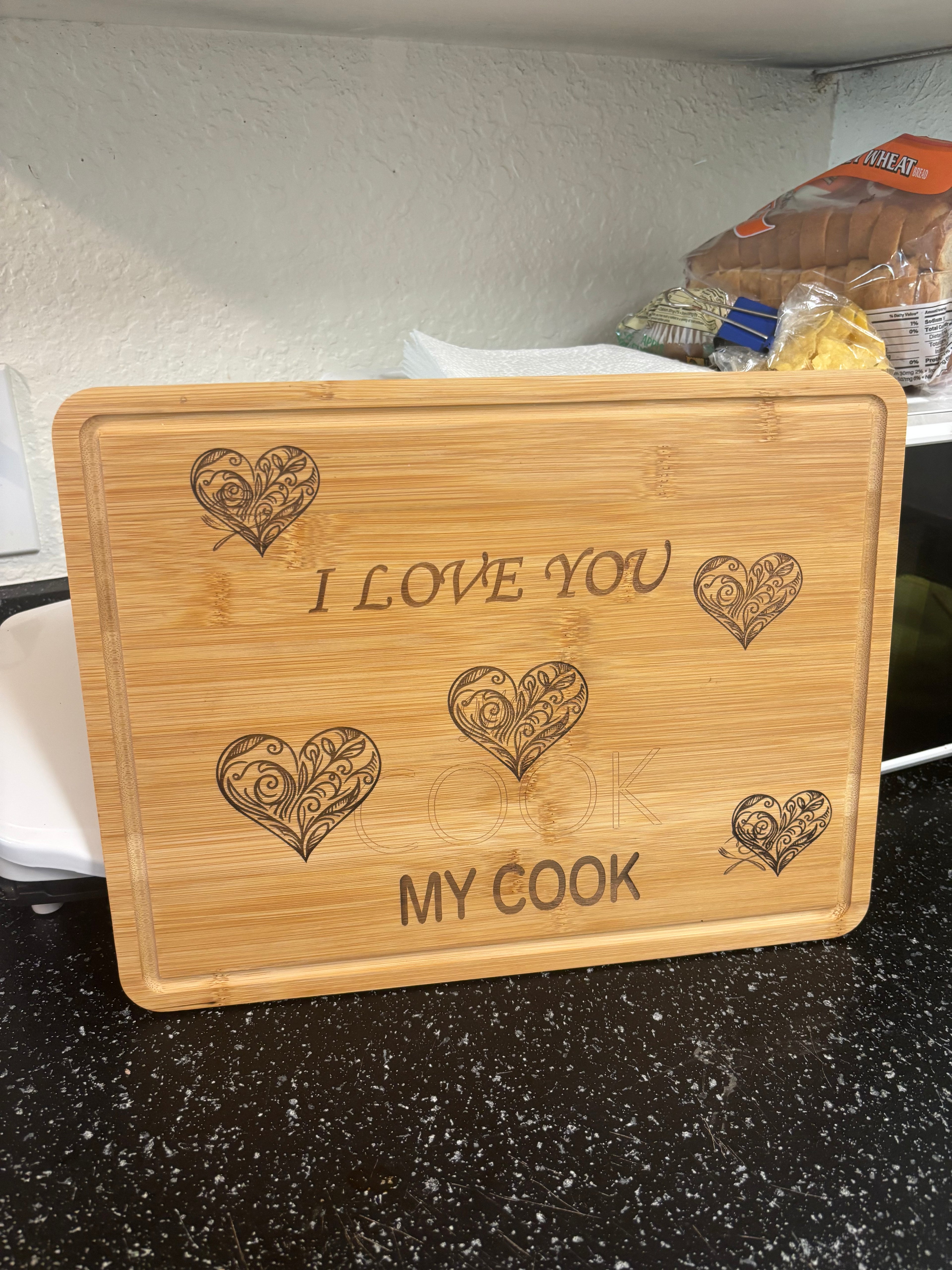 Personalized Bamboo Cutting Board with Romantic Engraving | Charcuterie Board | Perfect Gift for Couples.Tabla de Bambú 14.5”x11”
