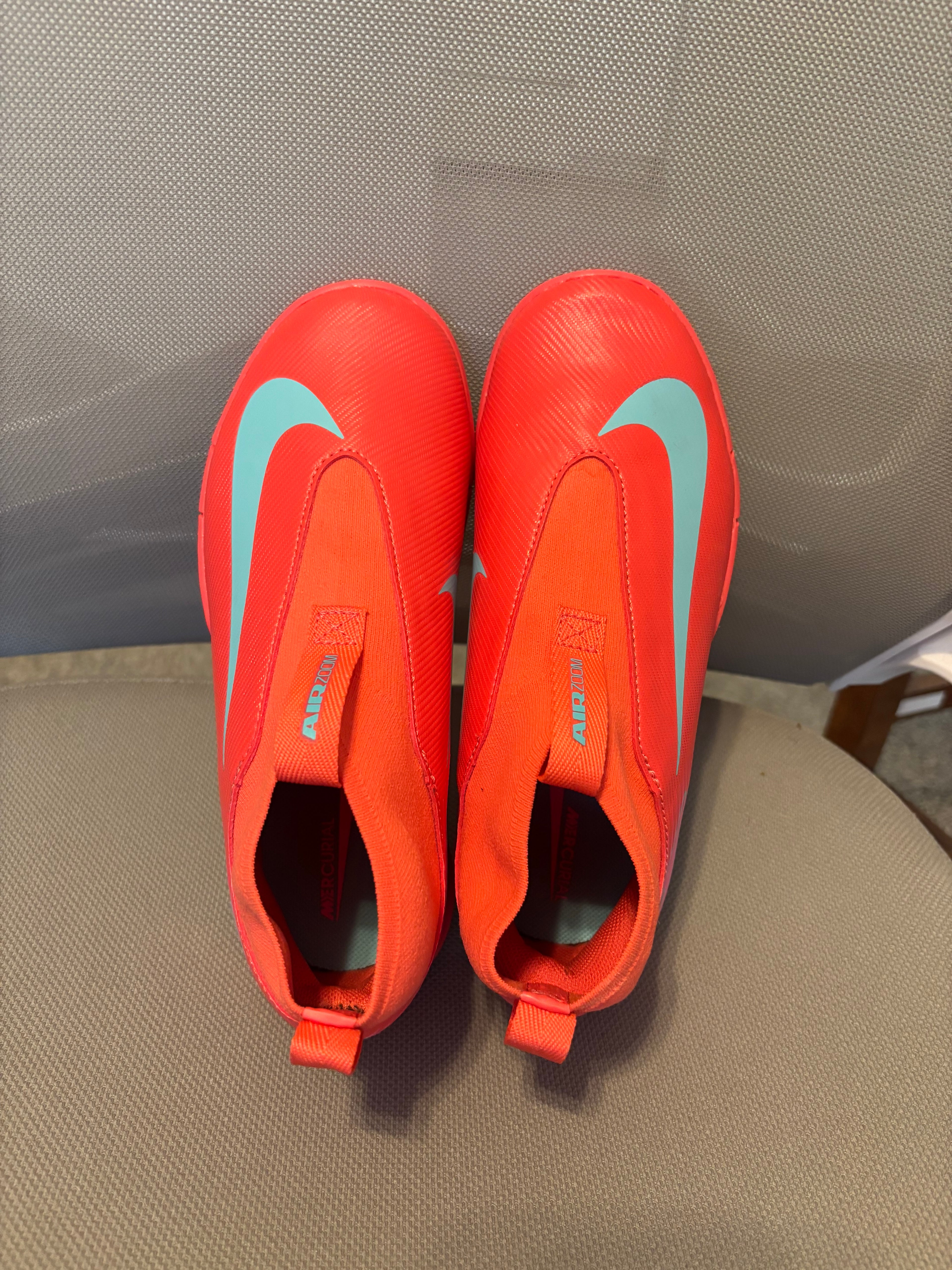Nike Jr. Mercurial Superfly 10 Academy IC (Ember Glow/Aurora Green)Size 3Y kids