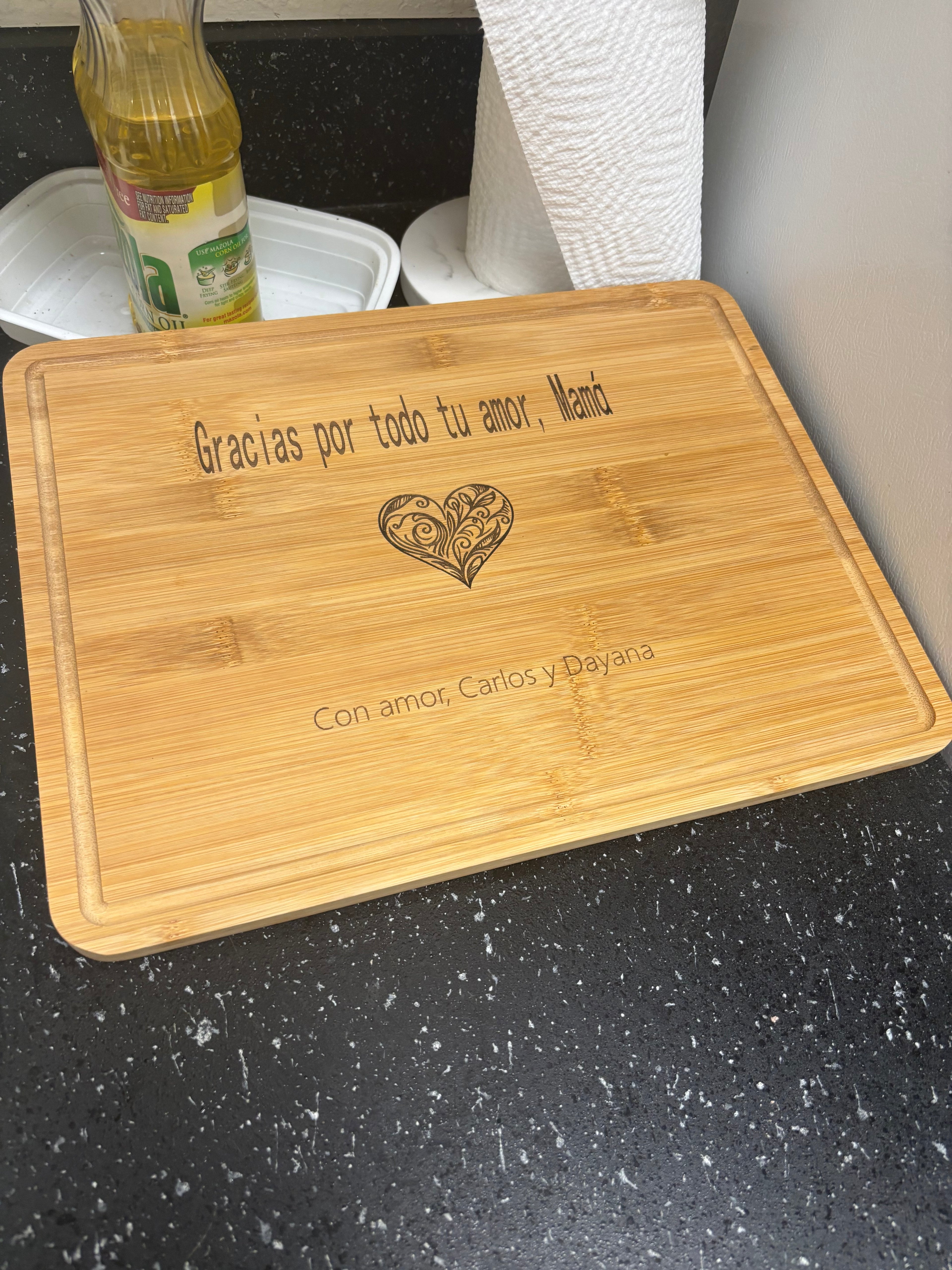 Regalo para Mamá – Tabla de Cocina Personalizada (Día de las Madres)Tabla de Bambú 14.5”x11”