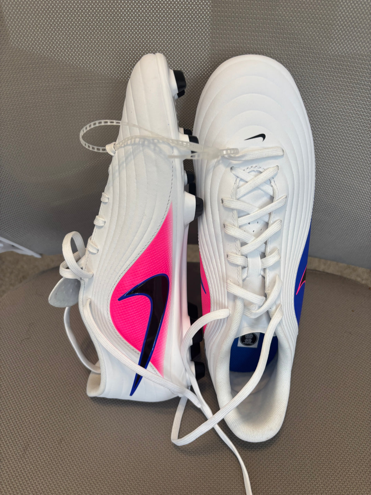 Nike Tiempo Maestro MG – Tacos de Fútbol (Blanco/Rosa/Azul) - Talla 9.5 US