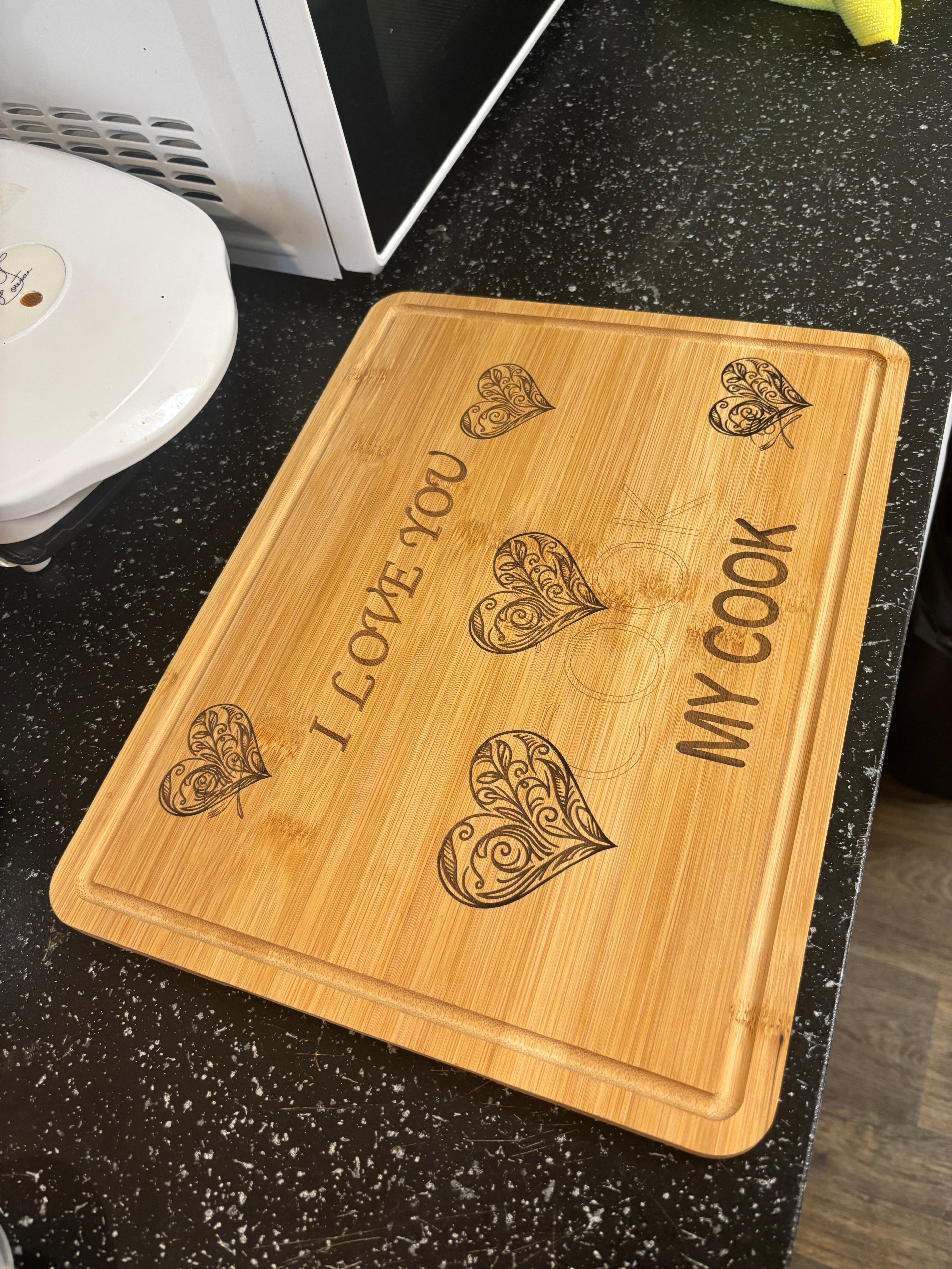 Personalized Bamboo Cutting Board with Romantic Engraving | Charcuterie Board | Perfect Gift for Couples.Tabla de Bambú 14.5”x11”