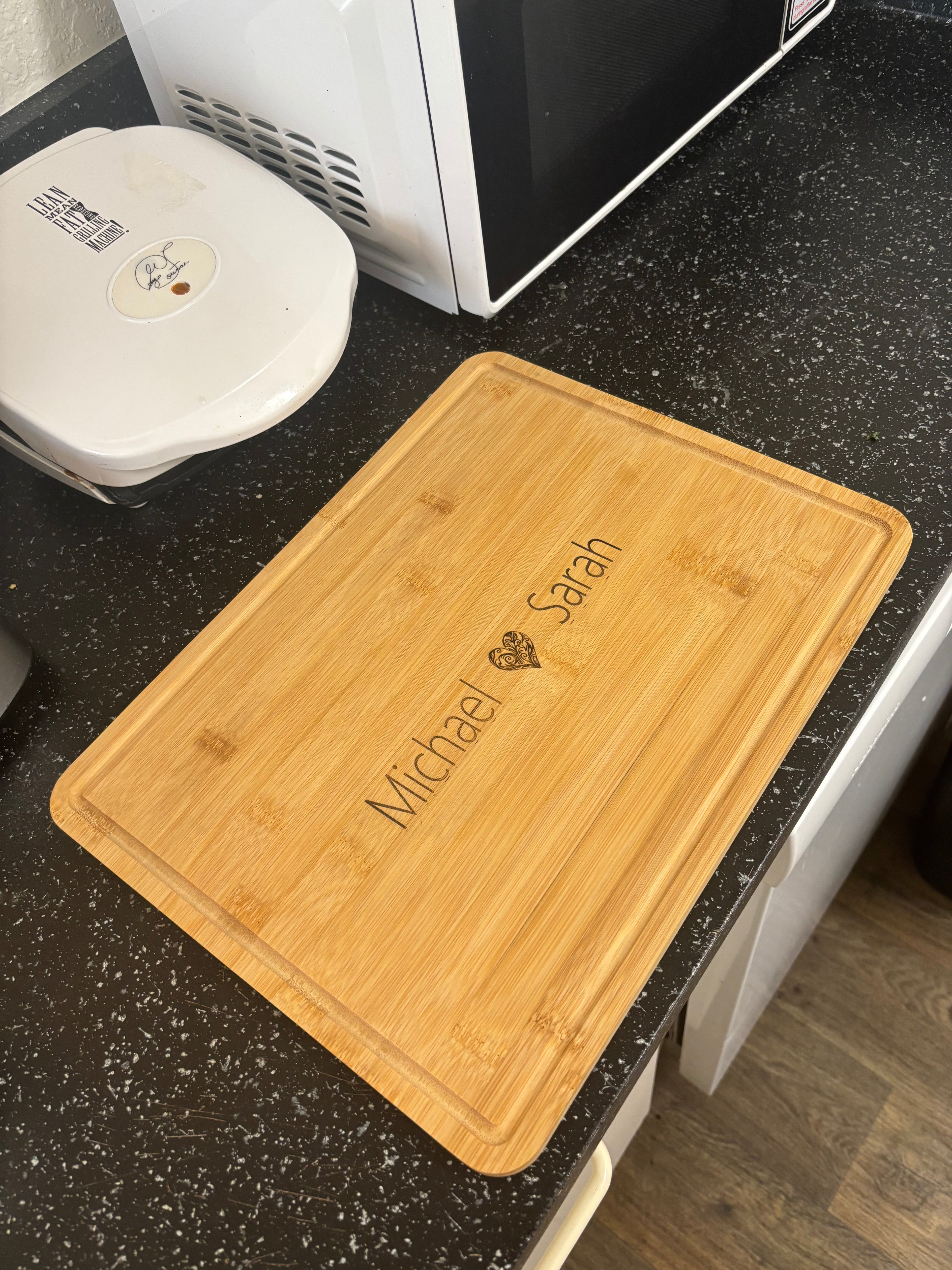 Personalized Bamboo Cutting Board with Romantic Engraving | Charcuterie Board | Perfect Gift for Couples.Tabla de Bambú 14.5”x11”